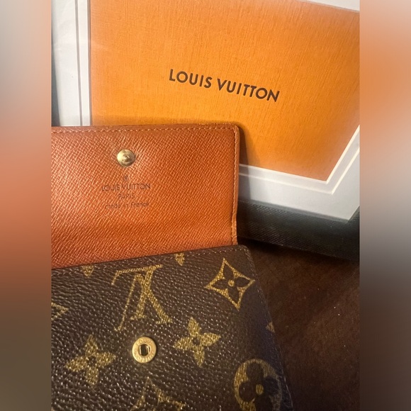 Louis Vuitton Elise Wallet - Picture 10 of 15